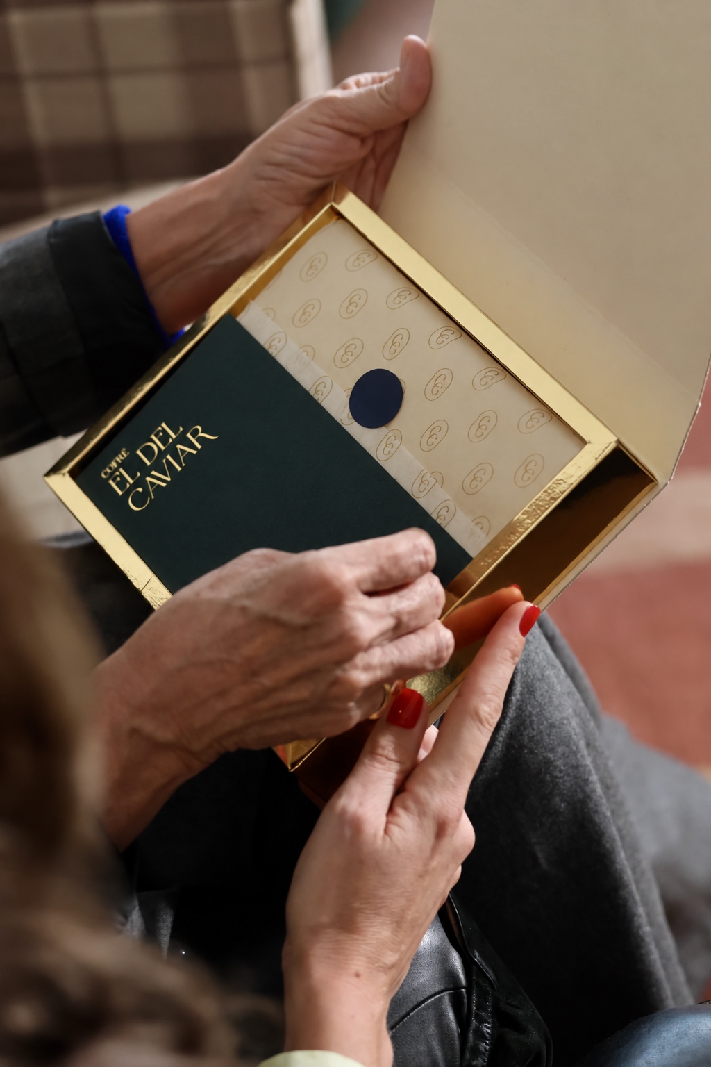 Un cofre de caviar preparado como regalo
